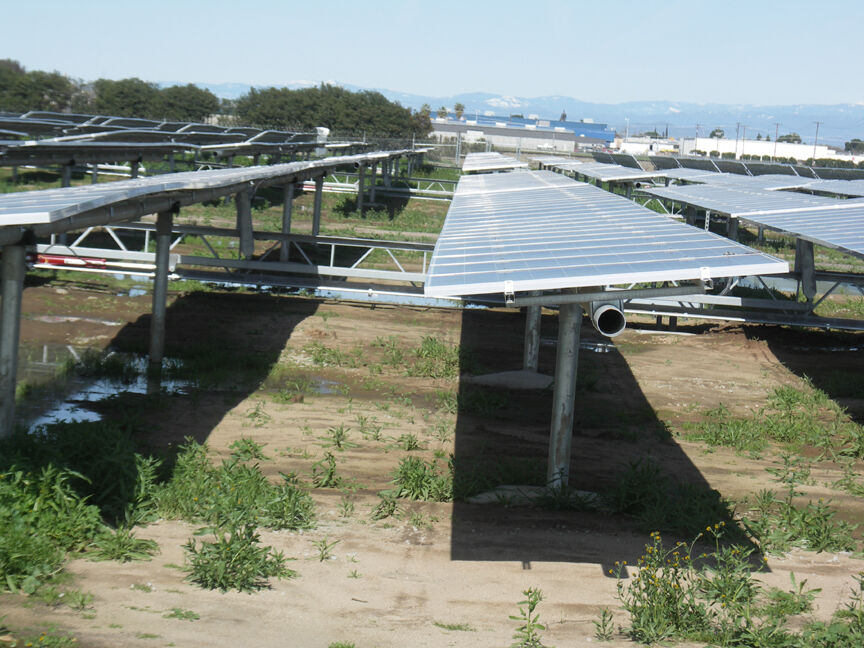 paneles fotovoltaicos en el aeropuerto de fresno yosemite
